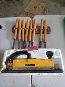 lot 134 image: Central Pneumatic Straight Line Sander, Wood Turning Tools