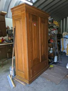 lot 94 image: Cabinet And Contents