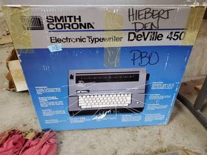 lot 151 image: Deville 450 Typewriter