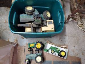 lot 176 image: Metal John Deere Tractors