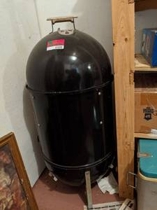 lot 1020 image: Charcoal Grill