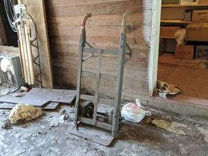 lot 1022 image: Two Wheeled Dolly
