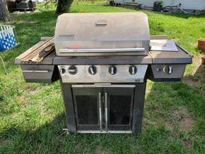 lot 1030 image: Sonoma 4 Burner Gas Grill