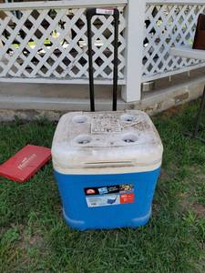 lot 1032 image: Igloo 60QT Rolling Cooler