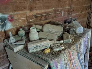 lot 1048 image: Assorted Bottles
