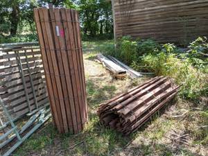 lot 1060 image: Wooden Fencing
