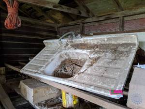 lot 1072 image: Farm Sink
