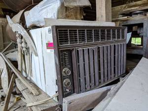 lot 1074 image: Signature Automatic Dual Start Air Conditioning Window Unit