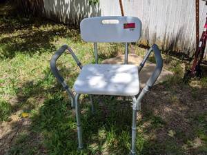 lot 1082 image: Roscoe Medical Bench