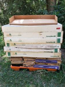 lot 1093 image: Pallet Of Bronzed Brown Shingles, Cedar Impressions Siding