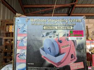 lot 1109 image: 8 Inch Wetstone Sharpening Tool
