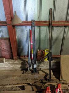 lot 1132 image: (2) High Lift Jacks
