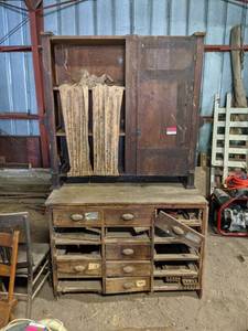 lot 1137 image: Cabinet