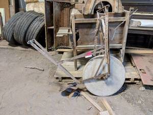 lot 1145 image: Antique Sharpening Wheel