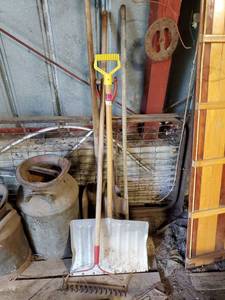 lot 1164 image: Rake, Snow Shovel, Shovels