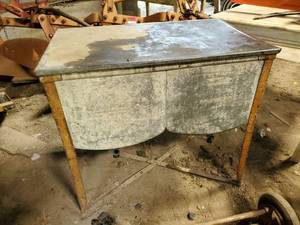 lot 1166 image: Antique Coronado Metal Wash Basin