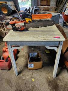 lot 1168 image: 43in x 30in Wood Table