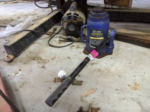 lot 63 image: 20 Ton 10,000Lb Hydraulic Bottle Jack