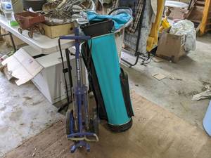 lot 79 image: Caddy Wagon, Ram Golf Bag With Assorted Clubs