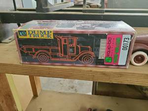 lot 173 image: Metal Dump Truck