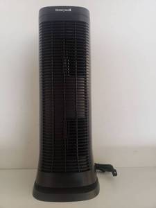 lot 73124 image: Honeywell AirGenius 5 Air CleanerOdor Reducer, HFD320, Black