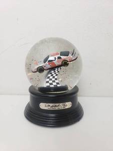 lot 73167 image: Dale Earnhardt Silver Select May 20 1995 Globe