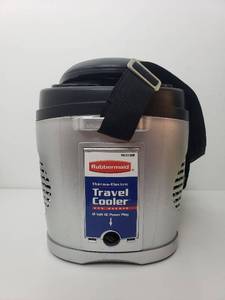 lot 73173 image: RUBBERMAID THERMO ELECTRIC TRAVEL COOLER AND WARMER