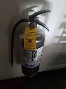 lot 4864 image: Class K kitchen fire extinguisher