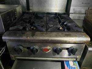 lot 4880 image: Wells 4 burner gas range