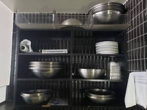 lot 4885 image: Contents on shelf