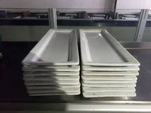 lot 4886 image: (16) serving plates