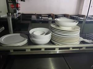 lot 4889 image: Lot of dishes