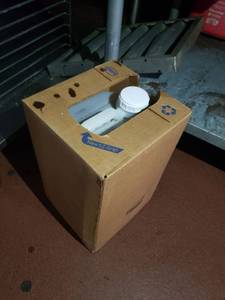 lot 4893 image: Box of fry oil