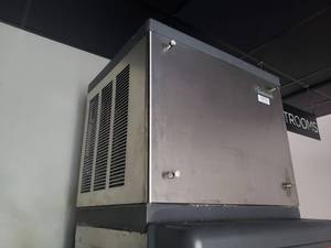 lot 4898 image: Scotsman 700 lb CME656AS-32F air cooled ice machine