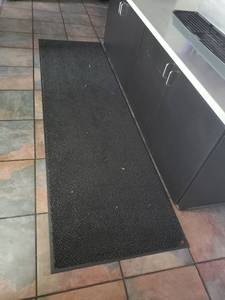 lot 4906 image: Floor rug