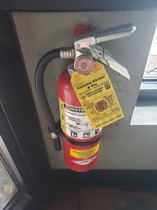 lot 4909 image: Fire extinguisher