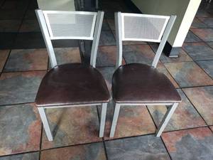 lot 4919 image: (2) dining chairs