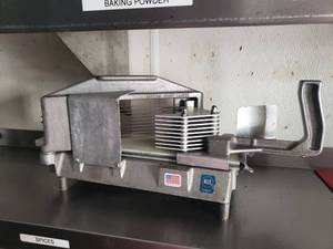 lot 4955 image: Tomato slicer