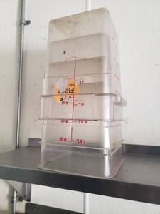 lot 4957 image: (4) 8 qt ingredient containers