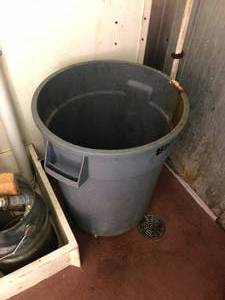 lot 4963 image: Brute trash can