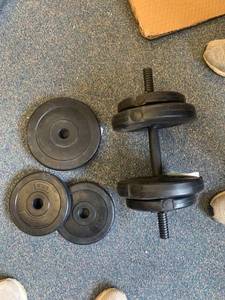 lot 3011 image: single plastic curl bar with 25 lbs of weight
