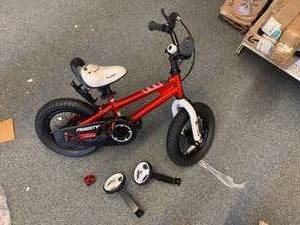 lot 3050 image: Royal Rider Freestyle children��s bicycle with training wheels