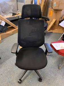 lot 3071 image: Tribesigns black executive chair