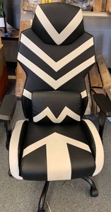lot 3115 image: Factory Direct Black and White Gaming chair