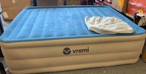 lot 3118 image: Vremi Full air mattress
