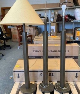lot 3151 image: 3 used floor lamps, only one shade