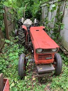 lot 2 image: Kubota Tractor L225 - Not Running Parts Only