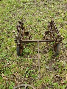 lot 14 image: Iron Aerator Wheels Are Stuck