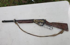 lot 21 image: Its A Daisy Red Ryder BB Gun Works