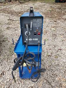 lot 6492 image: Chicago Welding Mig & Flux Welding Cart and Mig- 100 Model 90305 - Untested